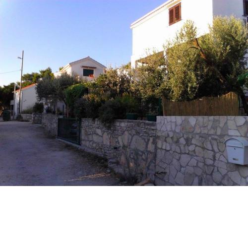 Apartments with a parking space Rukavac, Vis - 13337