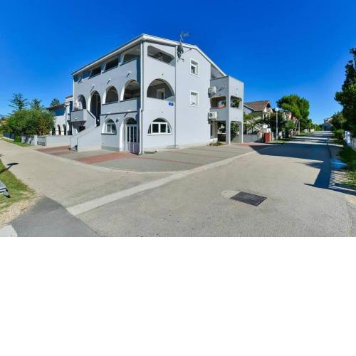 Apartments with a parking space Sabunike, Zadar - 19430