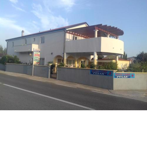 Apartments with a parking space Seline, Paklenica - 12460