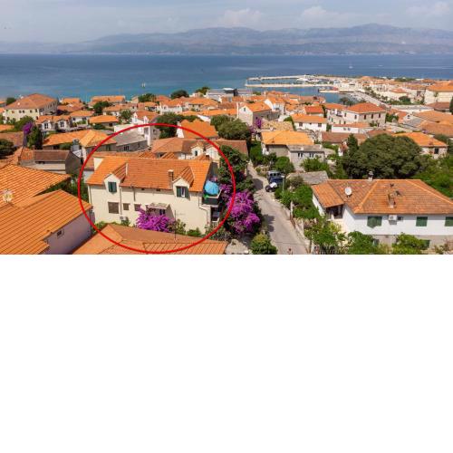 Apartments with a parking space Supetar, Brac - 11278