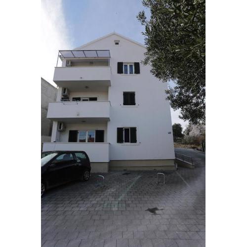 Apartments with a parking space Supetar, Brac - 12489