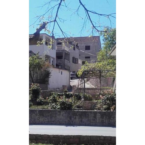 Apartments with a parking space Supetar, Brac - 12624