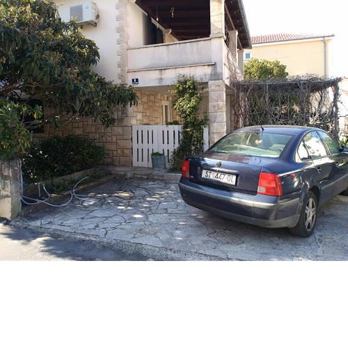 Apartments with a parking space Supetar, Brac - 16445