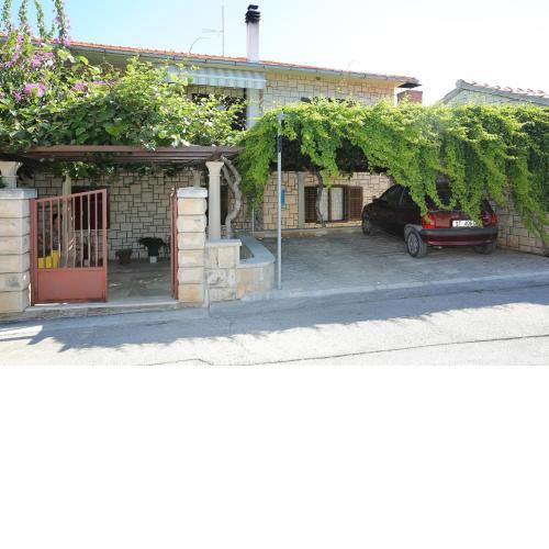 Apartments with a parking space Supetar, Brac - 16807
