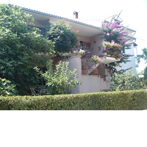 Apartments with a parking space Supetar, Brac - 17045