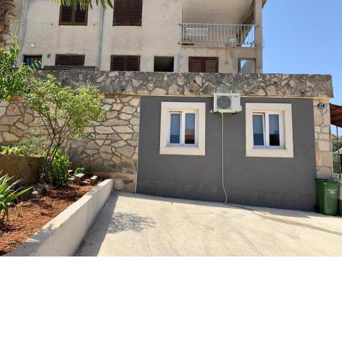 Apartments with a parking space Supetar, Brac - 19013