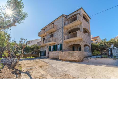 Apartments with a parking space Supetar, Brac - 19724