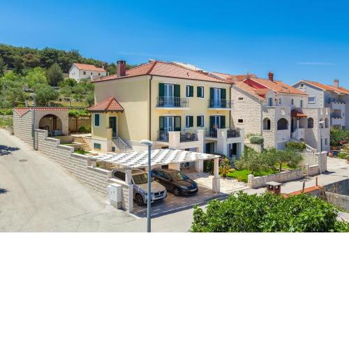 Apartments with a parking space Supetar, Brac - 20130