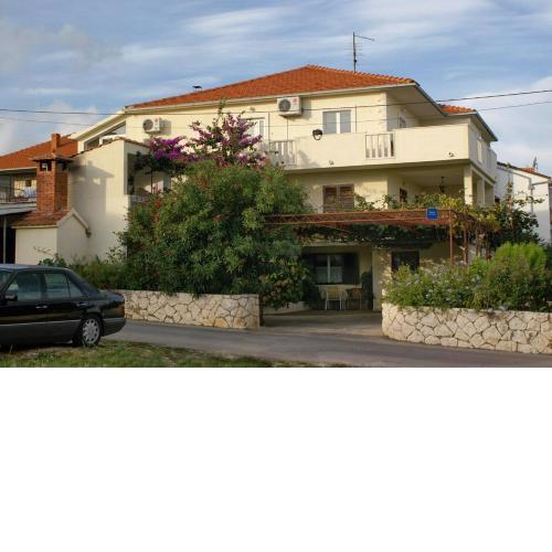 Apartments with a parking space Supetar, Brac - 2845