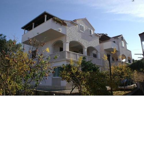 Apartments with a parking space Supetar, Brac - 2945