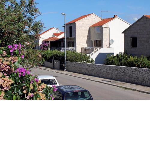 Apartments with a parking space Supetar, Brac - 5612