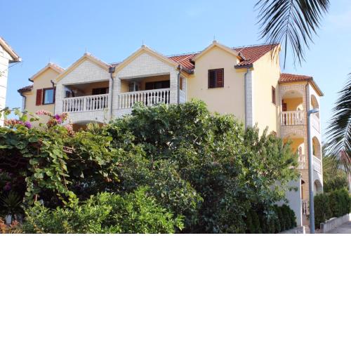 Apartments with a parking space Supetar, Brac - 5663