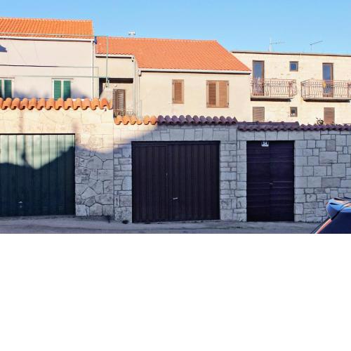 Apartments with a parking space Supetar, Brac - 6026