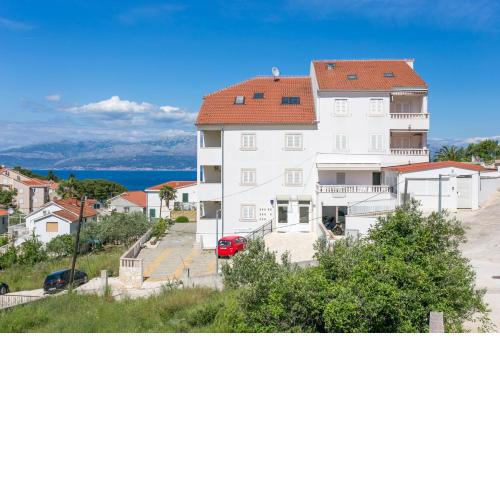 Apartments with a parking space Sutivan, Brac - 20959