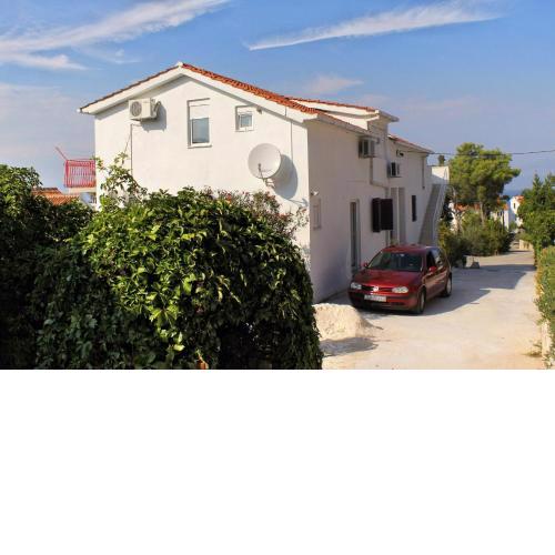 Apartments with a parking space Sutivan, Brac - 5629