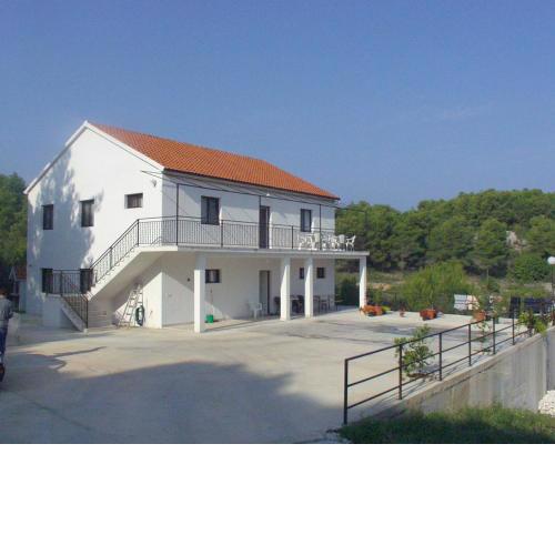 Apartments with a parking space Sutivan, Brac - 747