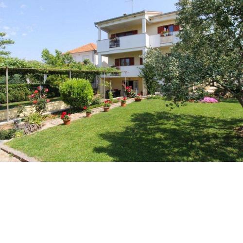 Apartments with a parking space Sveti Filip i Jakov, Biograd - 19436