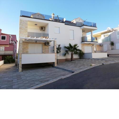 Apartments with a parking space Tribunj, Vodice - 16884
