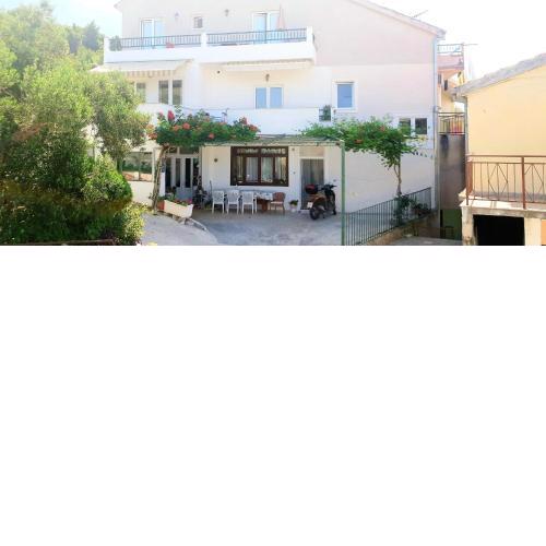 Apartments with a parking space Tucepi, Makarska - 20886