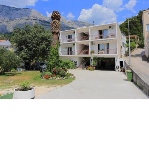 Apartments with a parking space Tucepi, Makarska - 6695