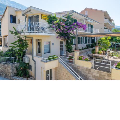 Apartments with a parking space Tucepi, Makarska - 6856