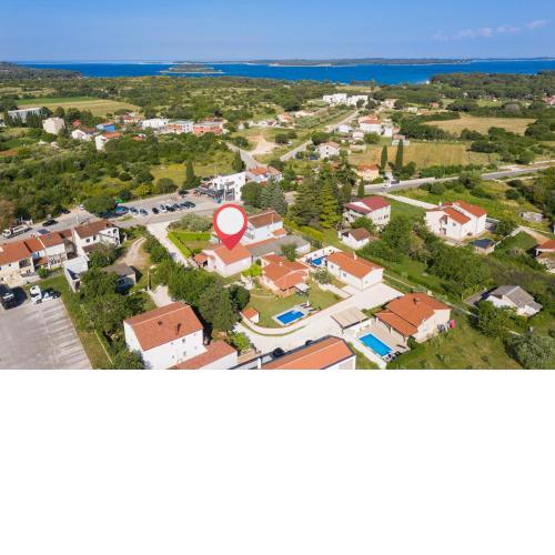 Apartments with a parking space Valbandon, Fazana - 7227