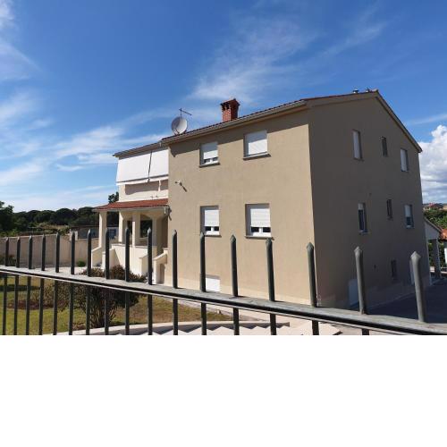 Apartments with a parking space Valbandon, Fazana - 7296