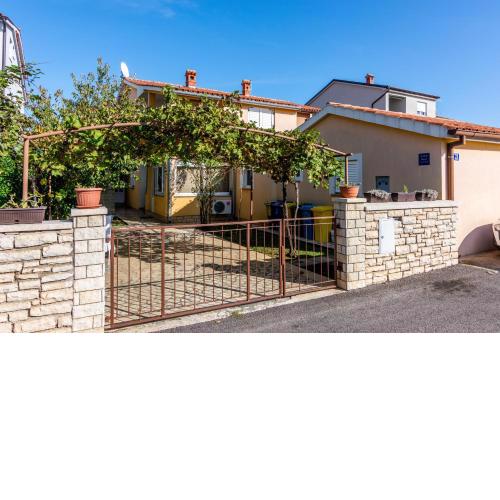 Apartments with a parking space Valbandon, Fazana - 7352