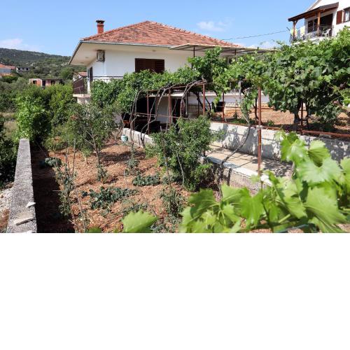 Apartments with a parking space Vinisce, Trogir - 4276