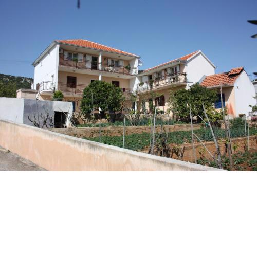 Apartments with a parking space Vinisce, Trogir - 6117