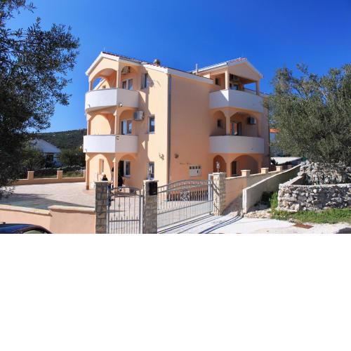 Apartments with a parking space Vinisce, Trogir - 8660