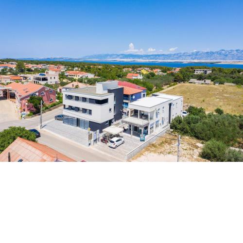Apartments with a parking space Vir - 18520