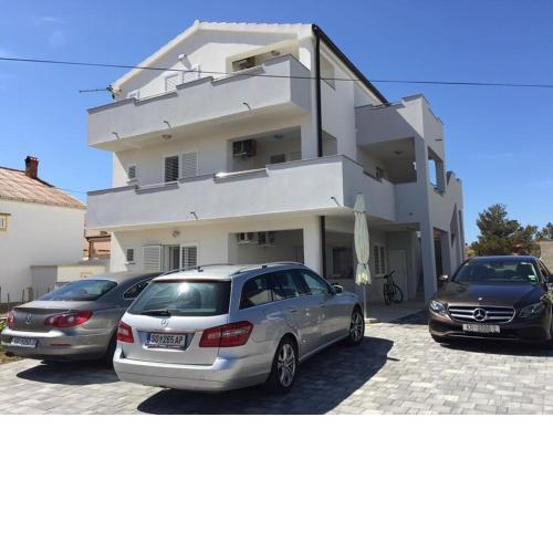 Apartments with a parking space Vrsi - Mulo, Zadar - 15522