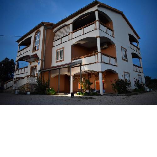Apartments with a parking space Vrsi - Mulo, Zadar - 18164