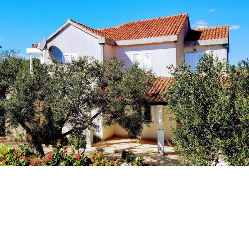Apartments with a swimming pool Mavarstica, Ciovo - 2053