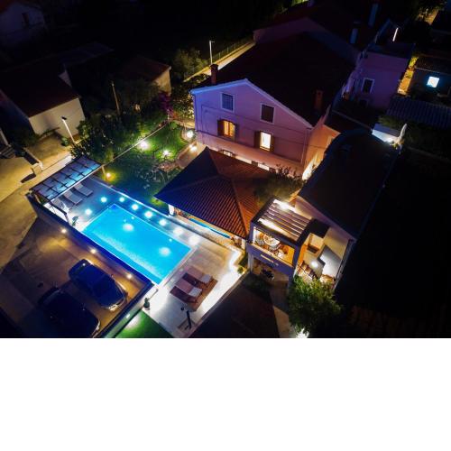 Apartments with a swimming pool Preko, Ugljan - 14163