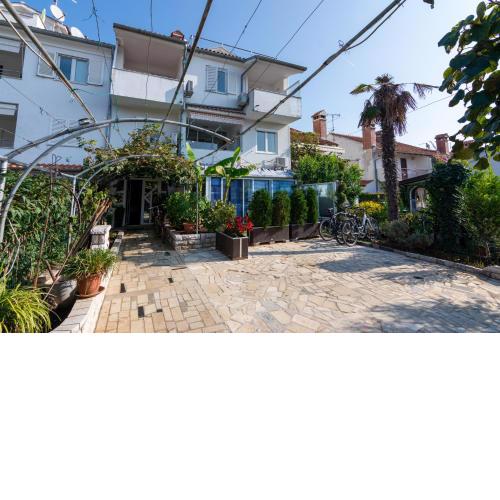 Apartments with WiFi Rovinj - 2243