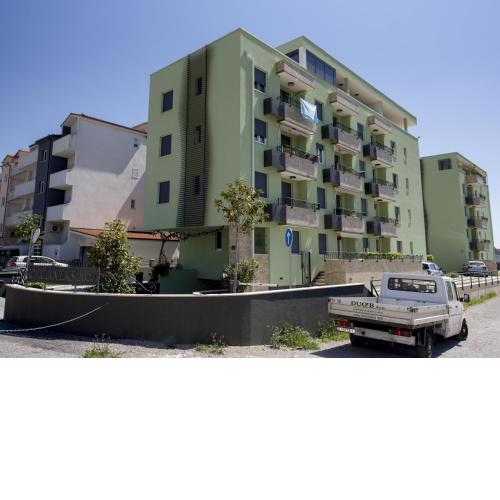 Apartments with WiFi Stobrec, Split - 19767
