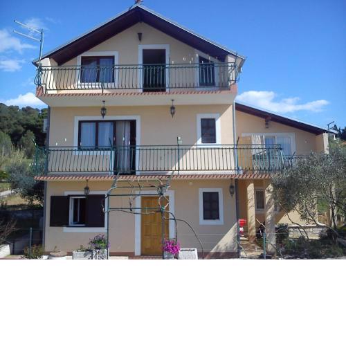 Apartments with WiFi Zlarin - 15409