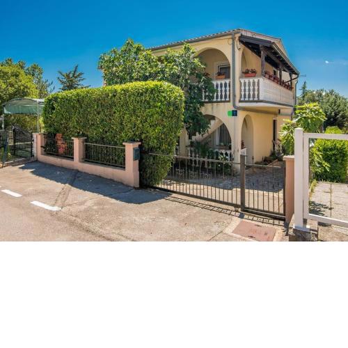 Apartments Zdrave - 500 m from sea