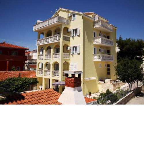 Apartments Zdravko