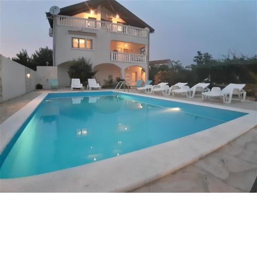 Apartments"Nika" with private pool
