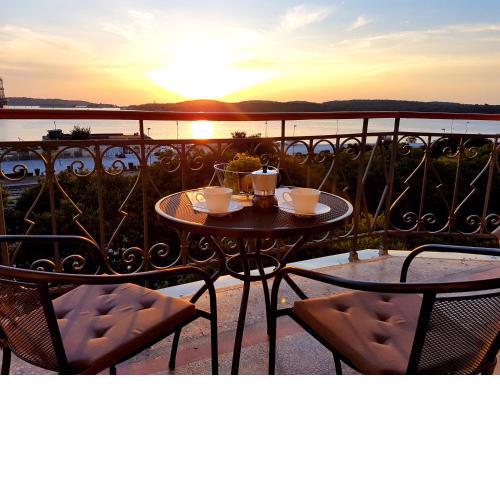 App Obrovac in the centre - with amazing sea view!