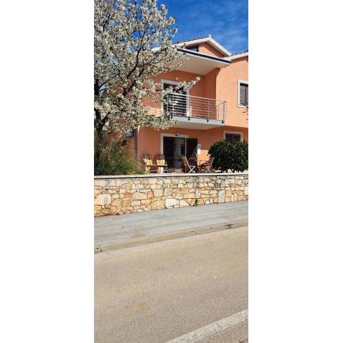 Appartement Lois met Airco Wifi en Zwembad