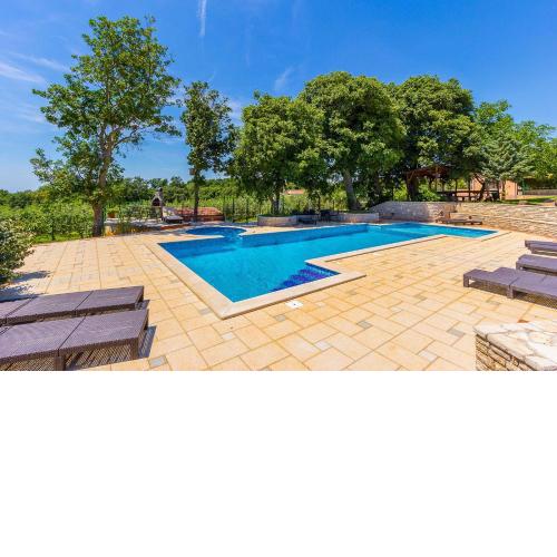 Appartement mit großem Pool, Volleyballfeld, Tischtennis und Tischfußball