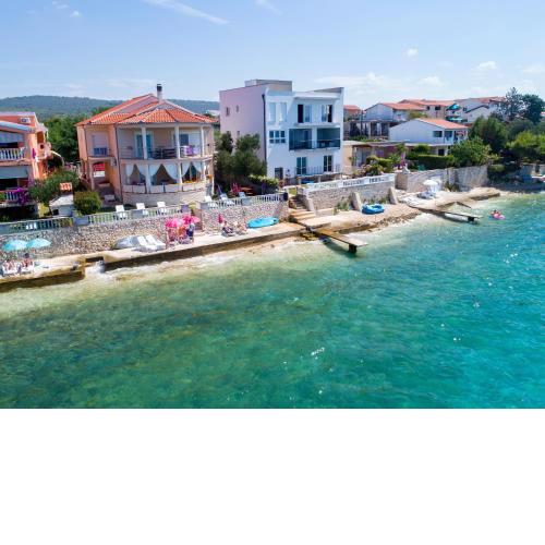 Aqua Cabana