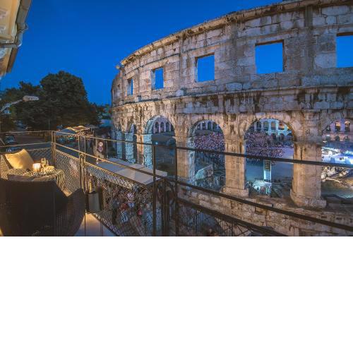Arena & Seaview Luxurious Residence