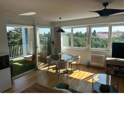 Avantgarde suite 5 min walk beach&old town