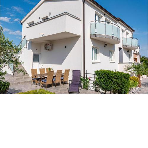 Awesome Apartment In Bilice With Wifi