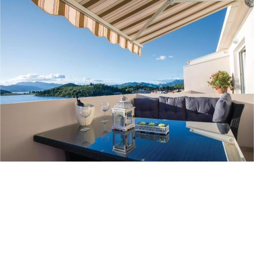 Awesome Apartment In Blace With House Sea View